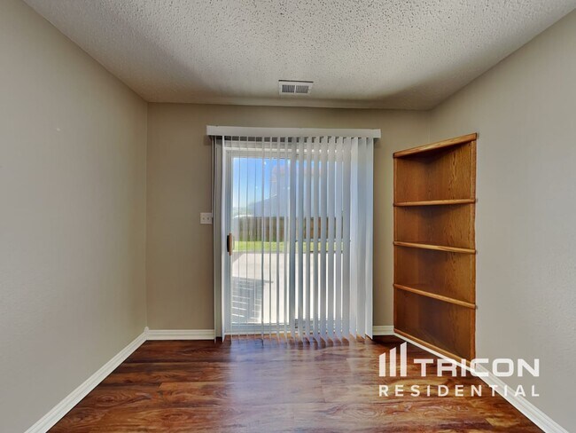 Foto del edificio - 5103 Sandy Forge Dr
