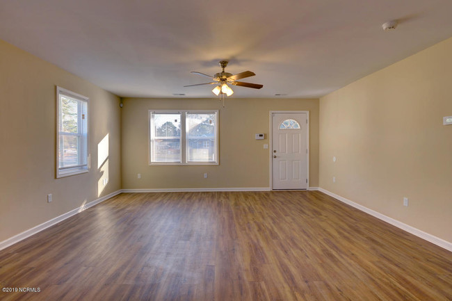 Building Photo - 2249 Onslow Dr