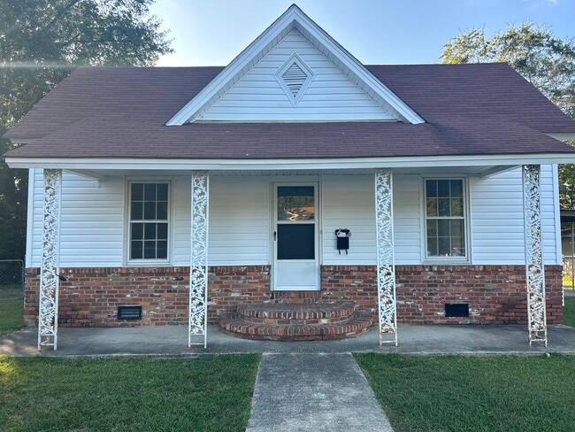 82 Delmar St