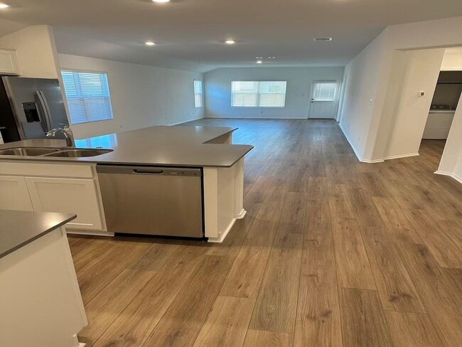 Building Photo - 117 Perfect World Loop