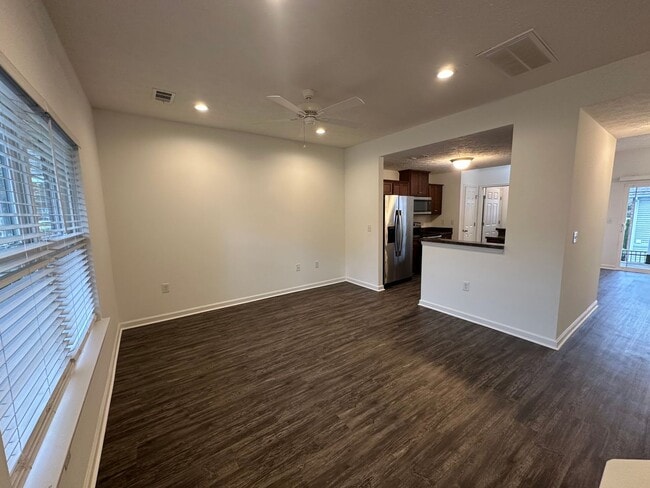 Building Photo - 3 BR/ 2.5 BA Townhome in Somerset Springs in Spring Hill! Club House pool, workout area, etc..