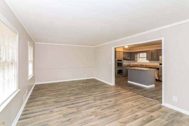 Building Photo - 5240 Longmeadow Ln