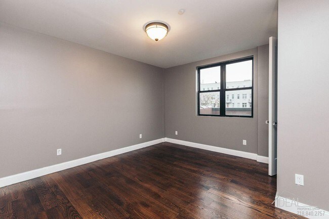 Building Photo - NO FEE 2 Bedroom Apartment in Ridgewood!