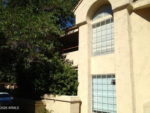 Building Photo - 1333 E Morten Ave