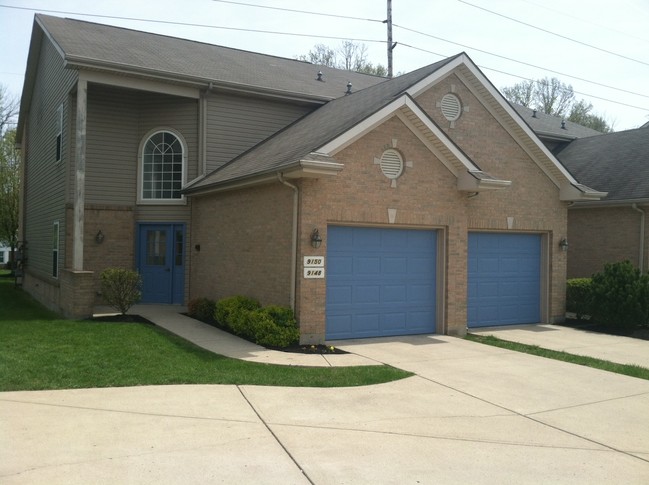 Building Photo - Country Manor Apartments