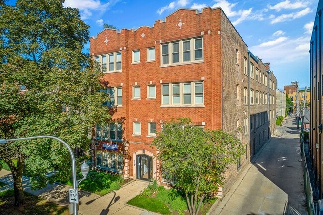 Building Photo - 3915 N Janssen Ave