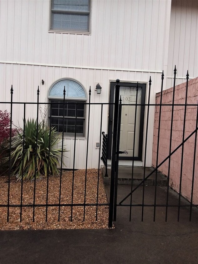 Primary Photo - 2 Bedroom / 1.5 Bath Condo Kingsport TN