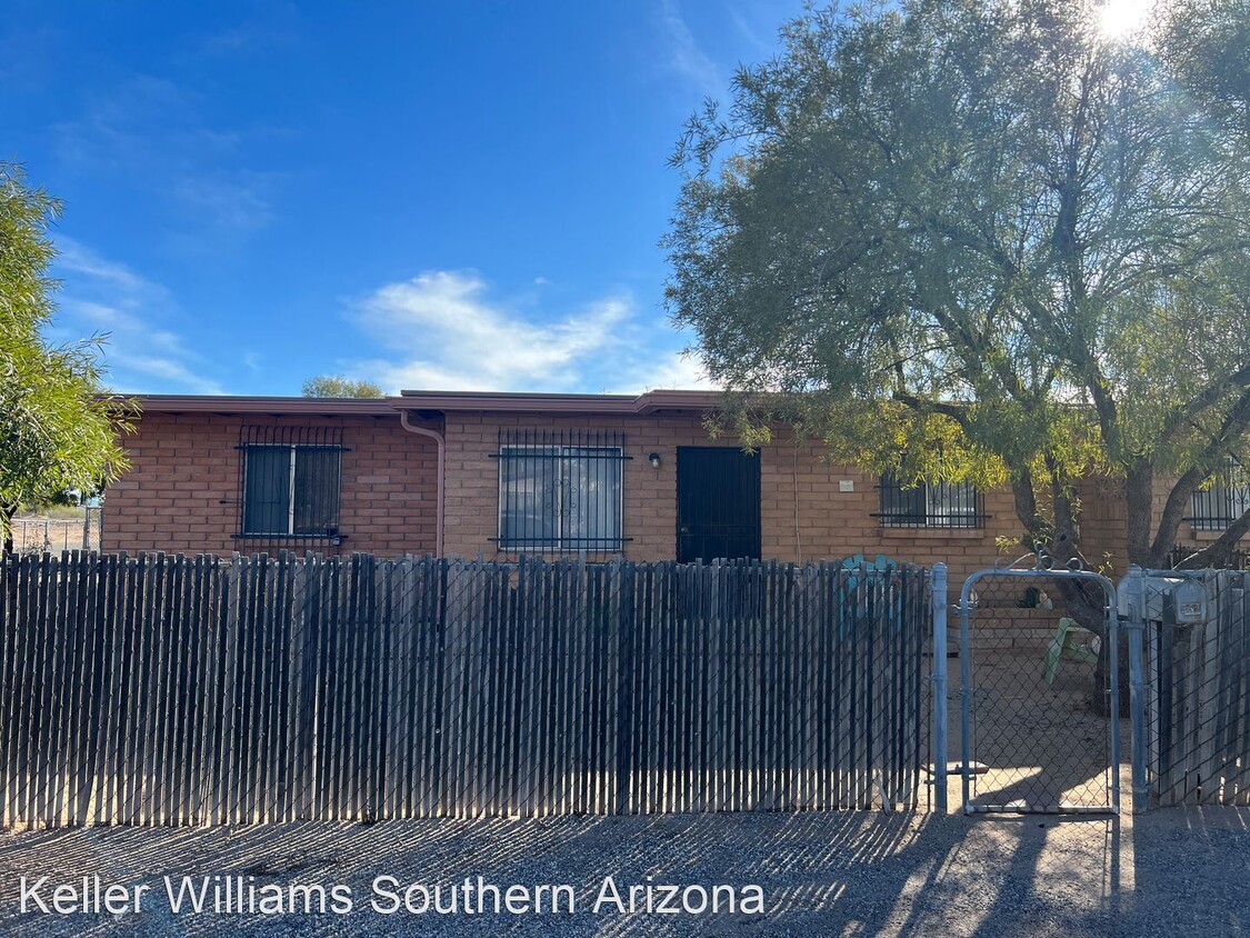 Primary Photo - 2 br, 1 bath House - 452 E Thoroughbred St