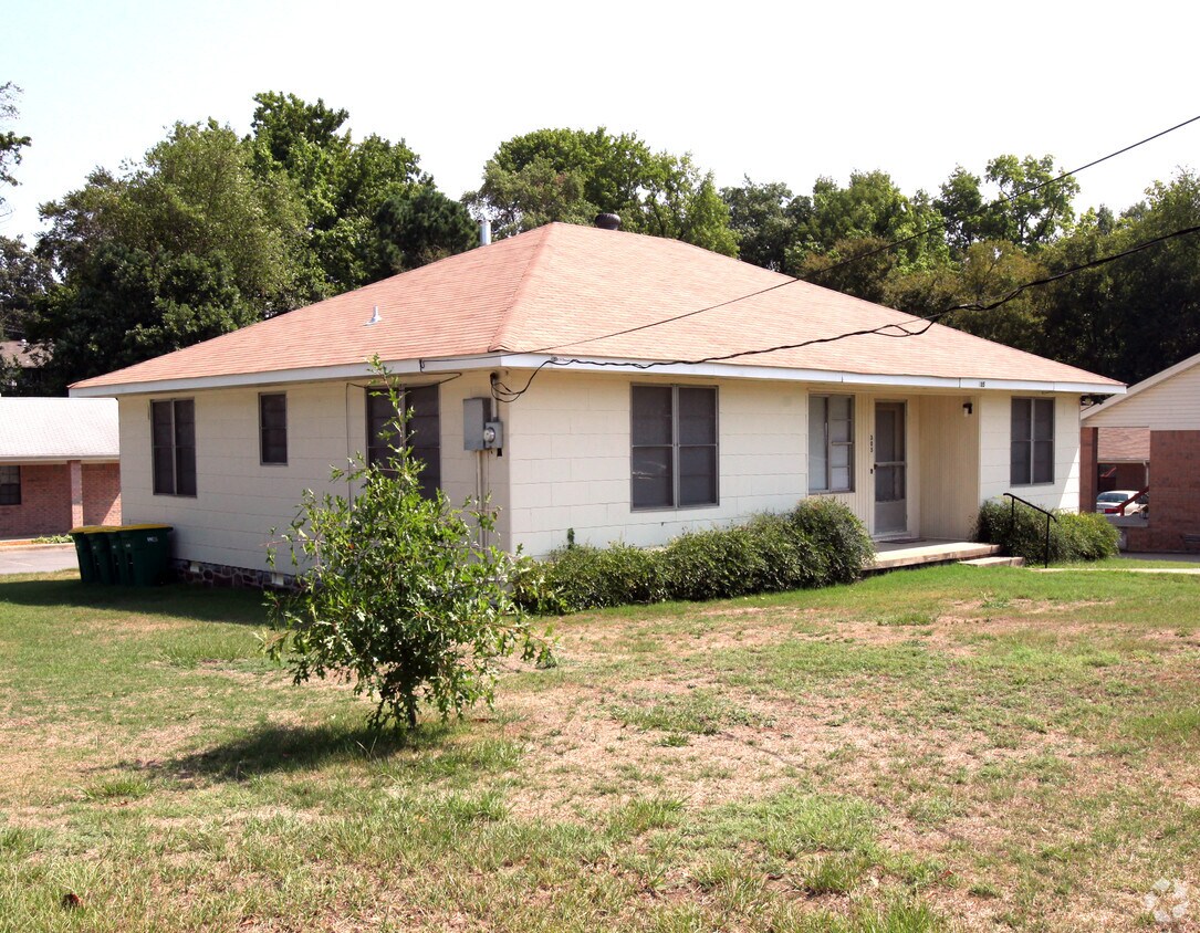 Building Photo - Eagle Creek