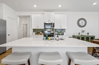 Building Photo - 1940 Velvet Oak Ln