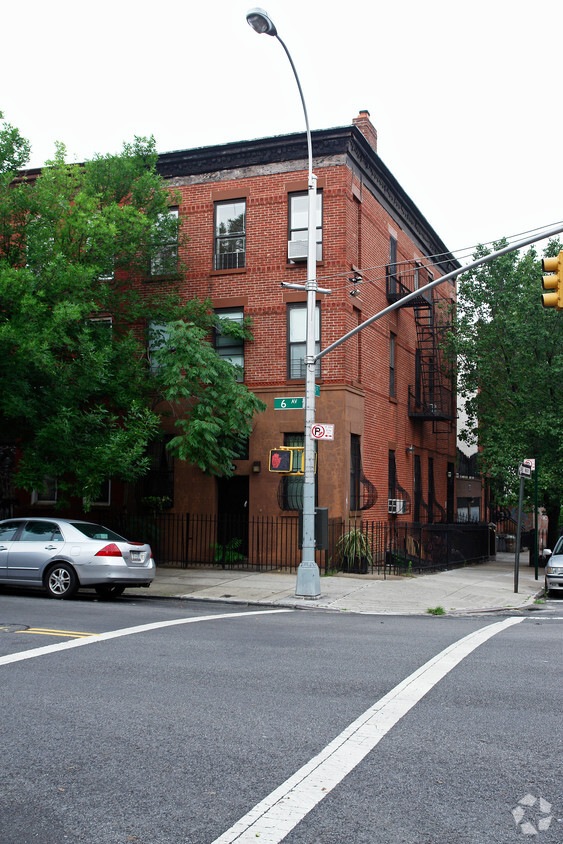 Primary Photo - 524 6th Ave