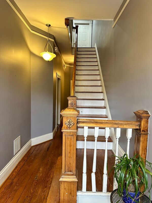 Building Photo - 1827 W Main St