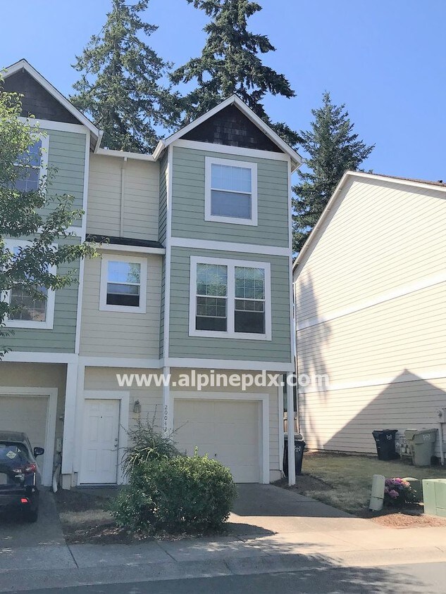 Building Photo - Fantastic Townhouse in Aloha