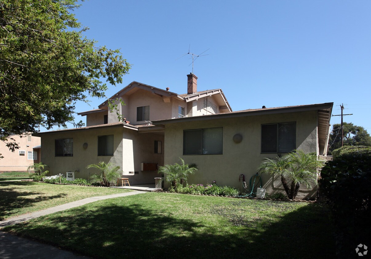 Building Photo - Huntington Manor