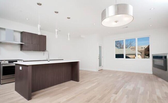 deck off of kitchen - 4321 Tennyson St