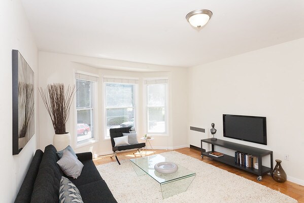 Foto principal - 1660 Bay St