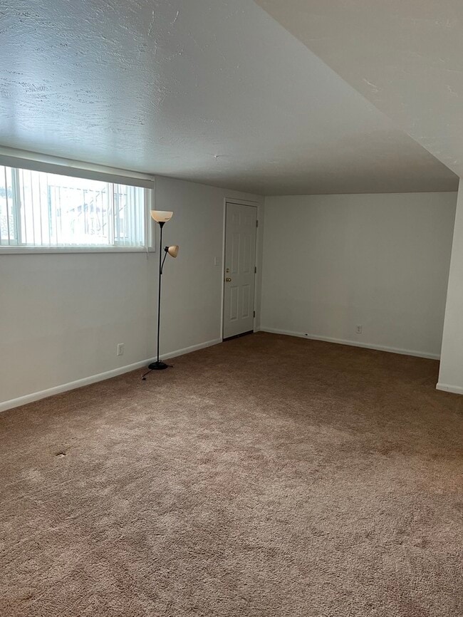 Building Photo - 2 bedroom apartment