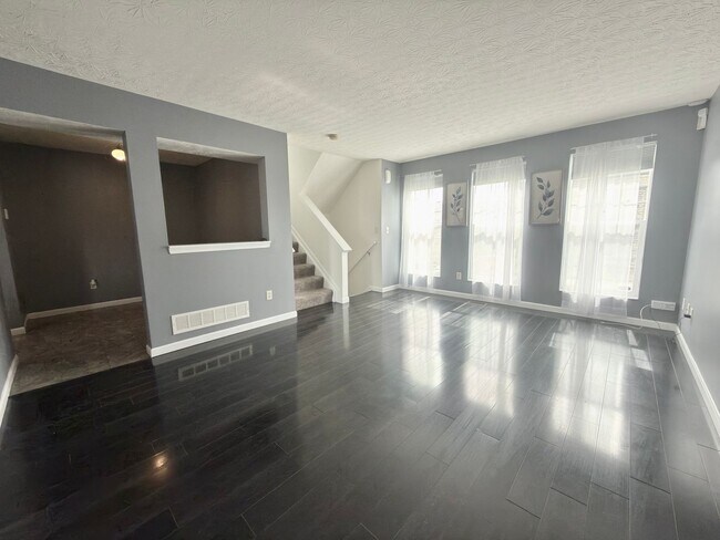 Building Photo - 3-bedroom, 2-bathroom home located in Cincinnati offering a functional layout and practical ameni...