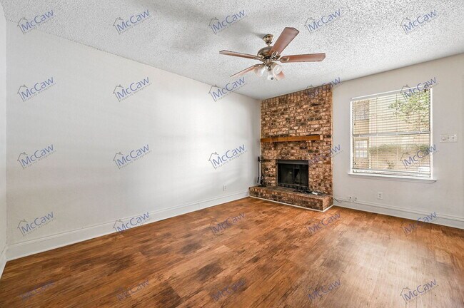 Foto del edificio - 800 Bluebonnet Dr