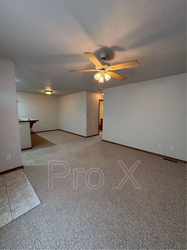 Building Photo - 2913 Santa Fe Dr