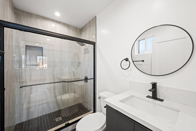 Photo - 2000 Hillcrest Dr Apartment