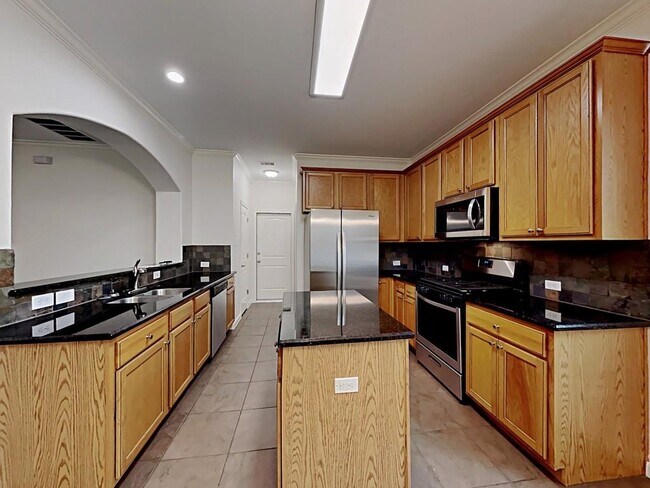 Foto del edificio - 921 Summer Wood Blvd