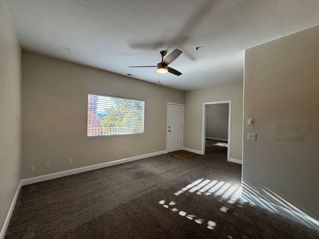 Foto del edificio - APARTMENT IN GREAT LOCATION FOR RENT!