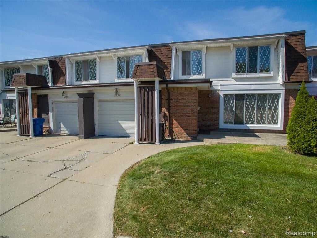 Foto principal - 29833 City Center Dr