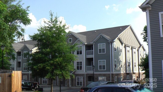 Foto del edificio - 160 Parkwood Ave