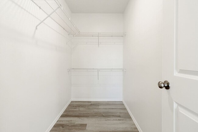 Foto del edificio - Stunning 4-Bedroom Home