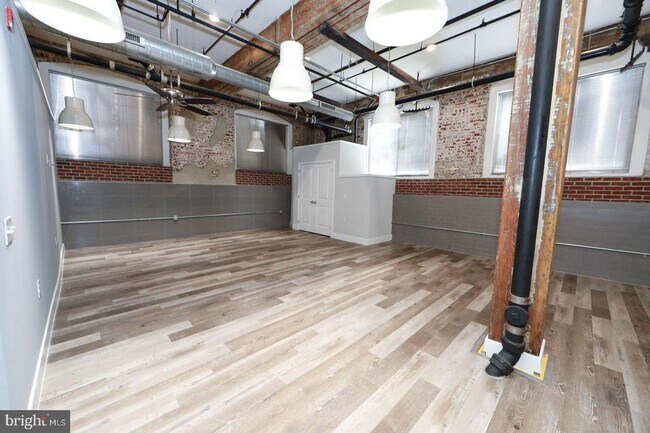 Foto del edificio - 1822 E Glenwood Ave