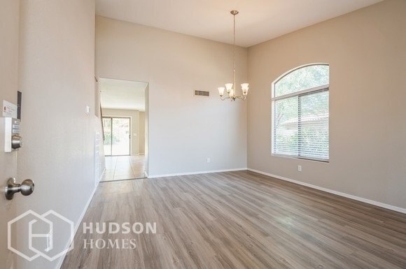 Building Photo - Move-in by November 22nd GET $500 OFF 1st ...