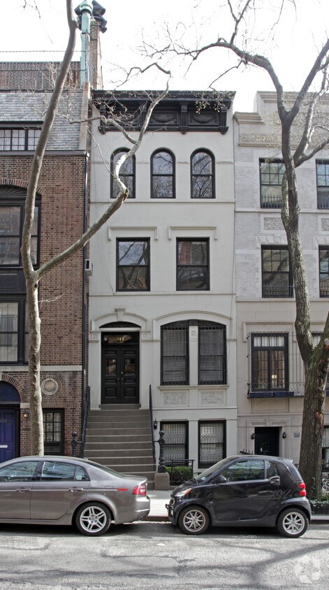 Building Photo - 135 E 95th St