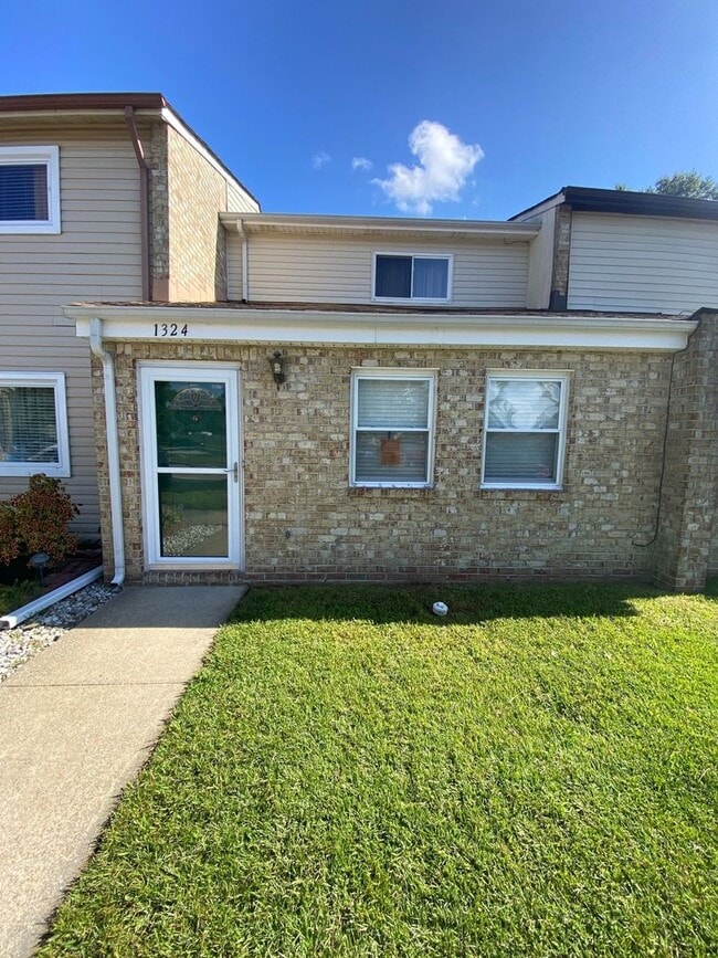 Building Photo - 1324 Sierra Dr