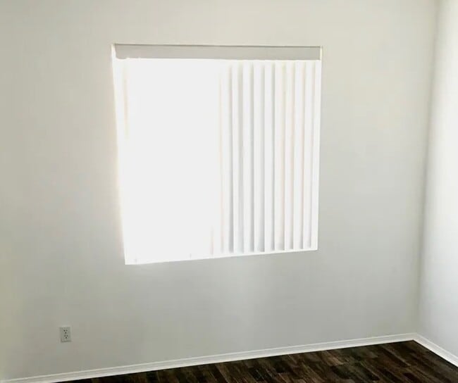 Building Photo - 4960 Tyler St