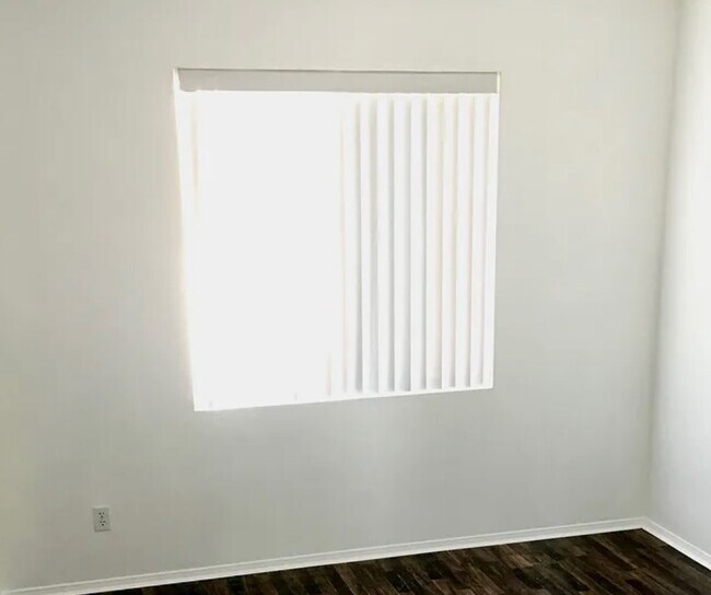 Foto del edificio - 4960 Tyler St