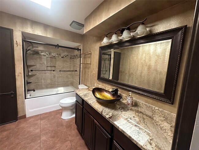 Foto del edificio - 12423 Woodlake Ln
