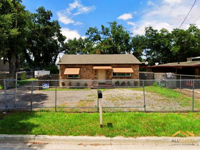 Building Photo - 2037 W Pine St