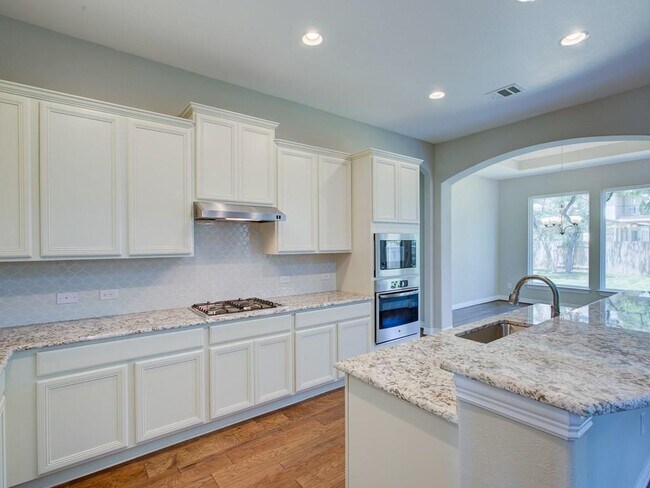 Foto del edificio - 4303 Logan Ridge Dr