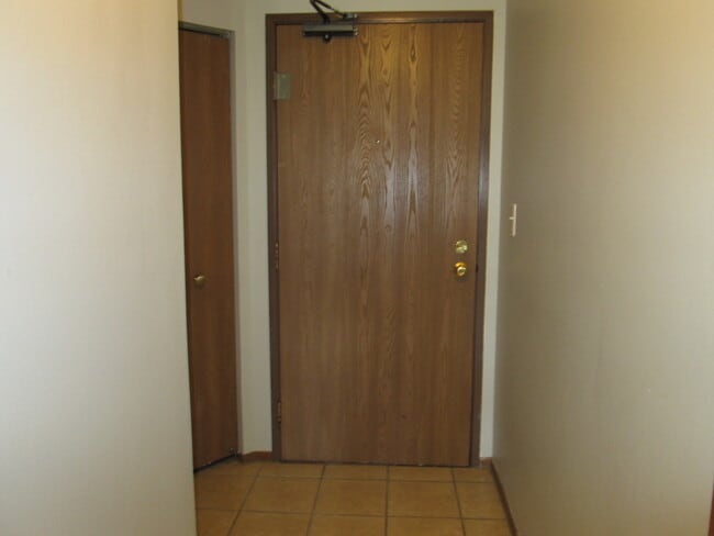 Building Photo - 56 N Victoria Ln