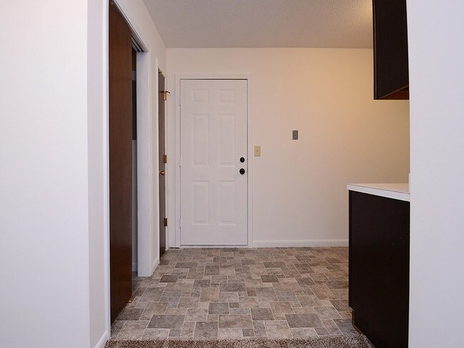 Building Photo - 311 E Spruce St