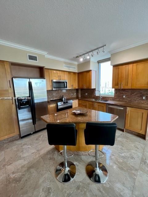 Building Photo - 1755 E Hallandale Beach Blvd