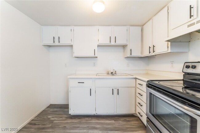 Foto del edificio - 4721 Cessna Ave