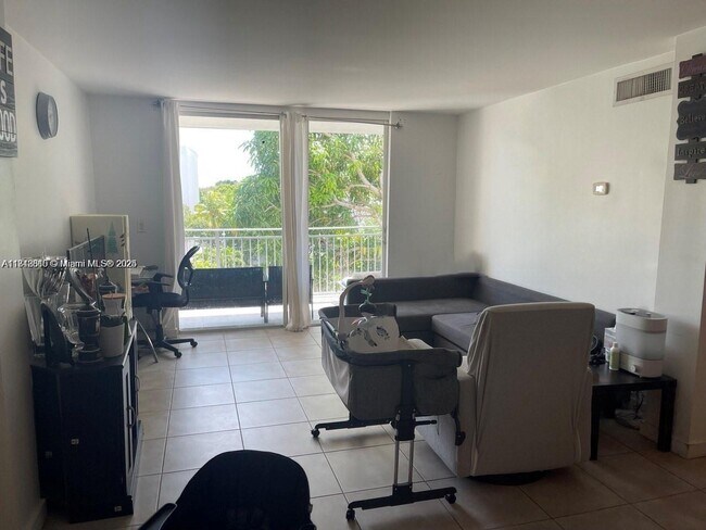 Foto del edificio - 680 NE 64th St