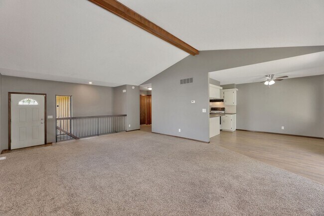 Foto del edificio - 8924-8926 E Bluestem