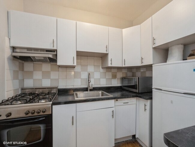 Building Photo - 1127 W Farwell Ave