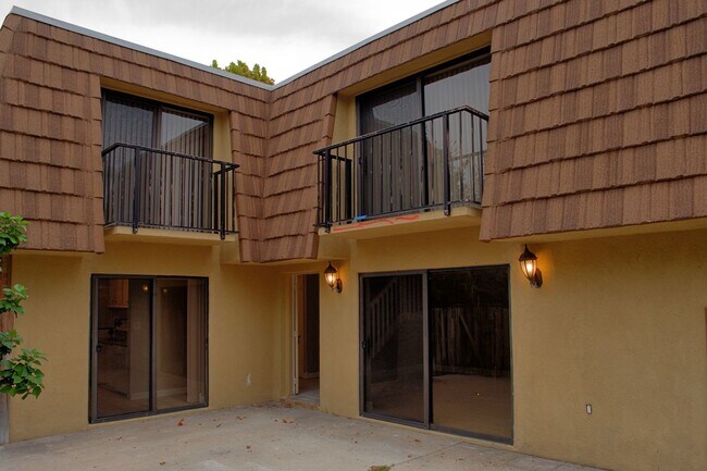 Building Photo - Middlebrook Pines townhome