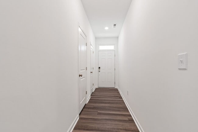 Building Photo - Modern 3-Bedroom Townhome Near Downtown Du...