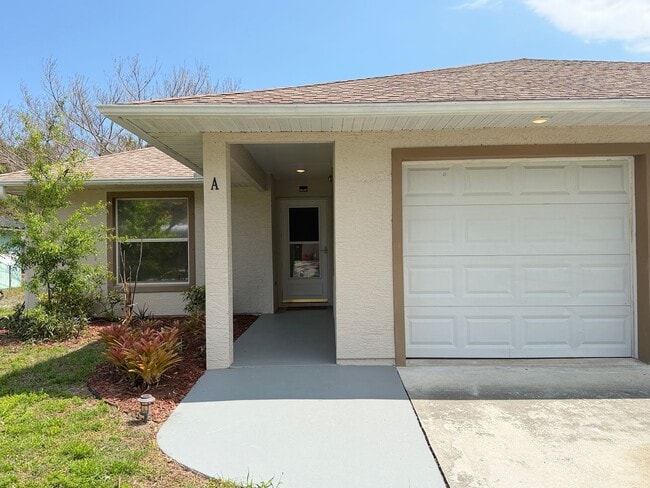 Photo - 2BR 2BA Updated Duplex in Sebastian Highlands House