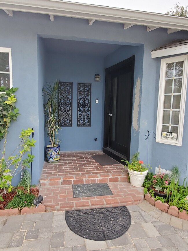 Building Photo - 22517 Ventura Blvd